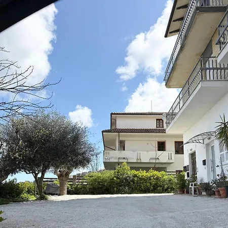 Apartment Withe Monte San Giusto